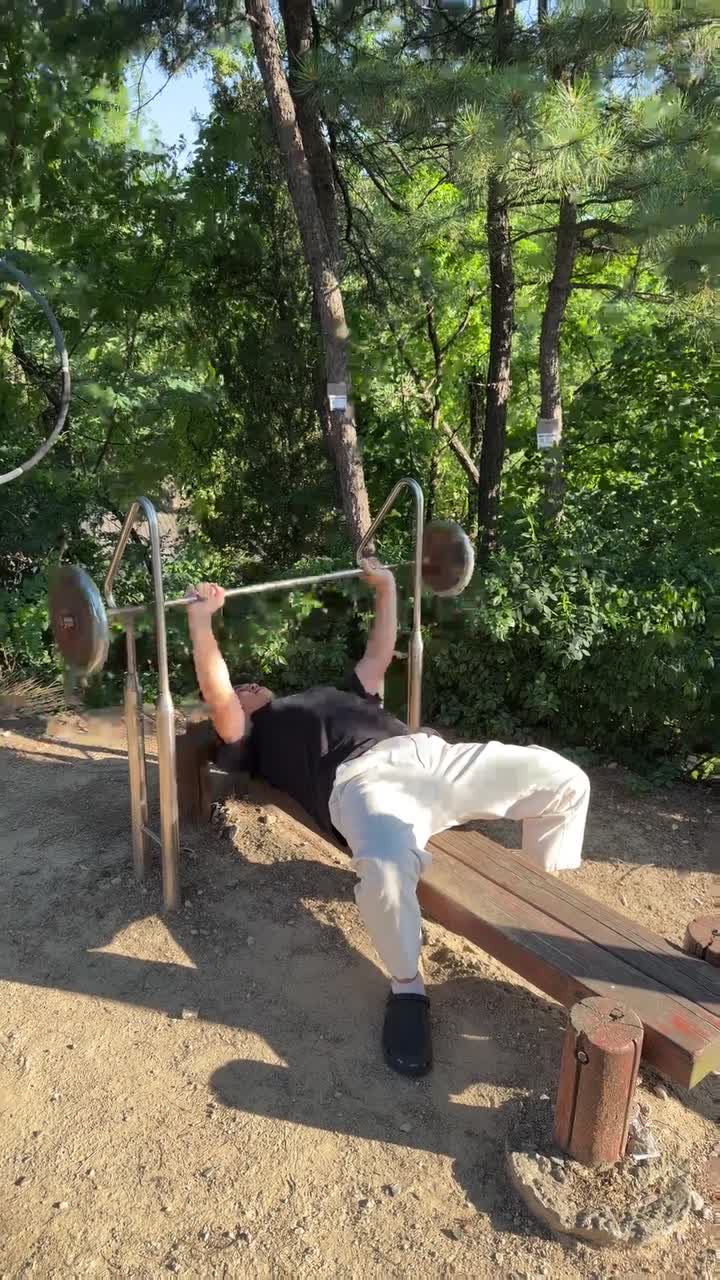 산스장 벤치 한번 밀죠?