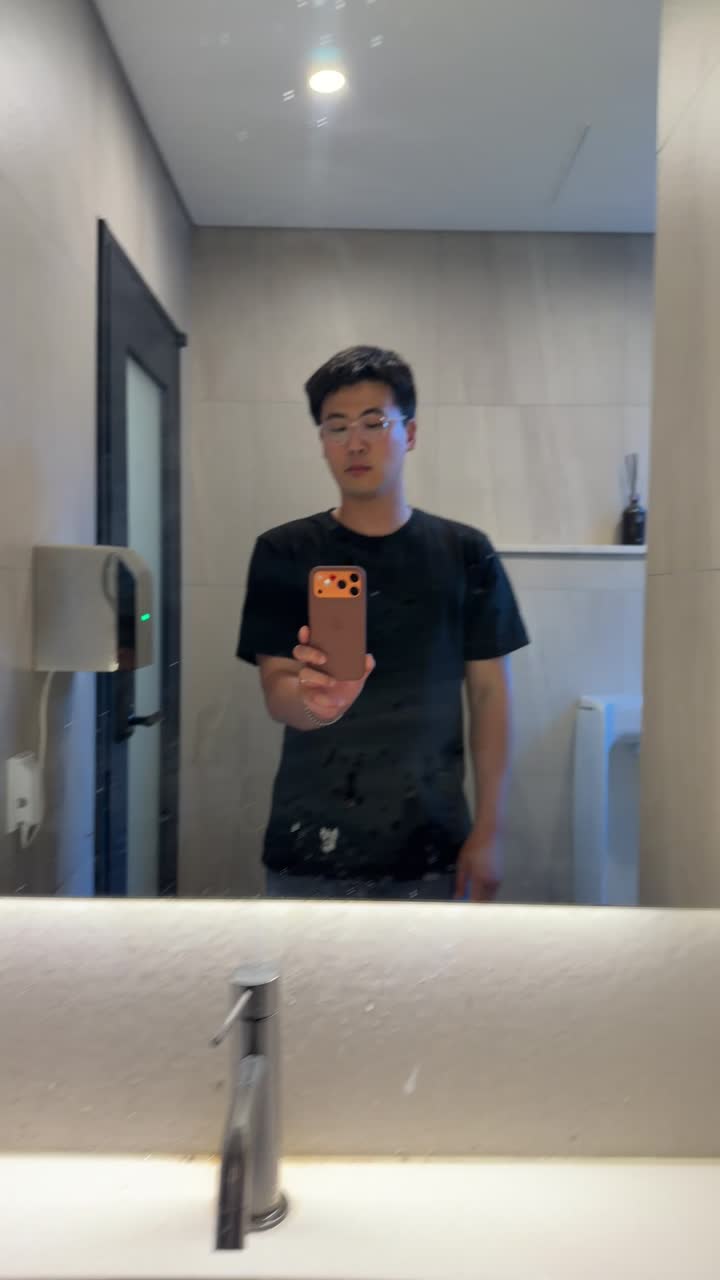 오늘의 퇴근 전 거울 앞